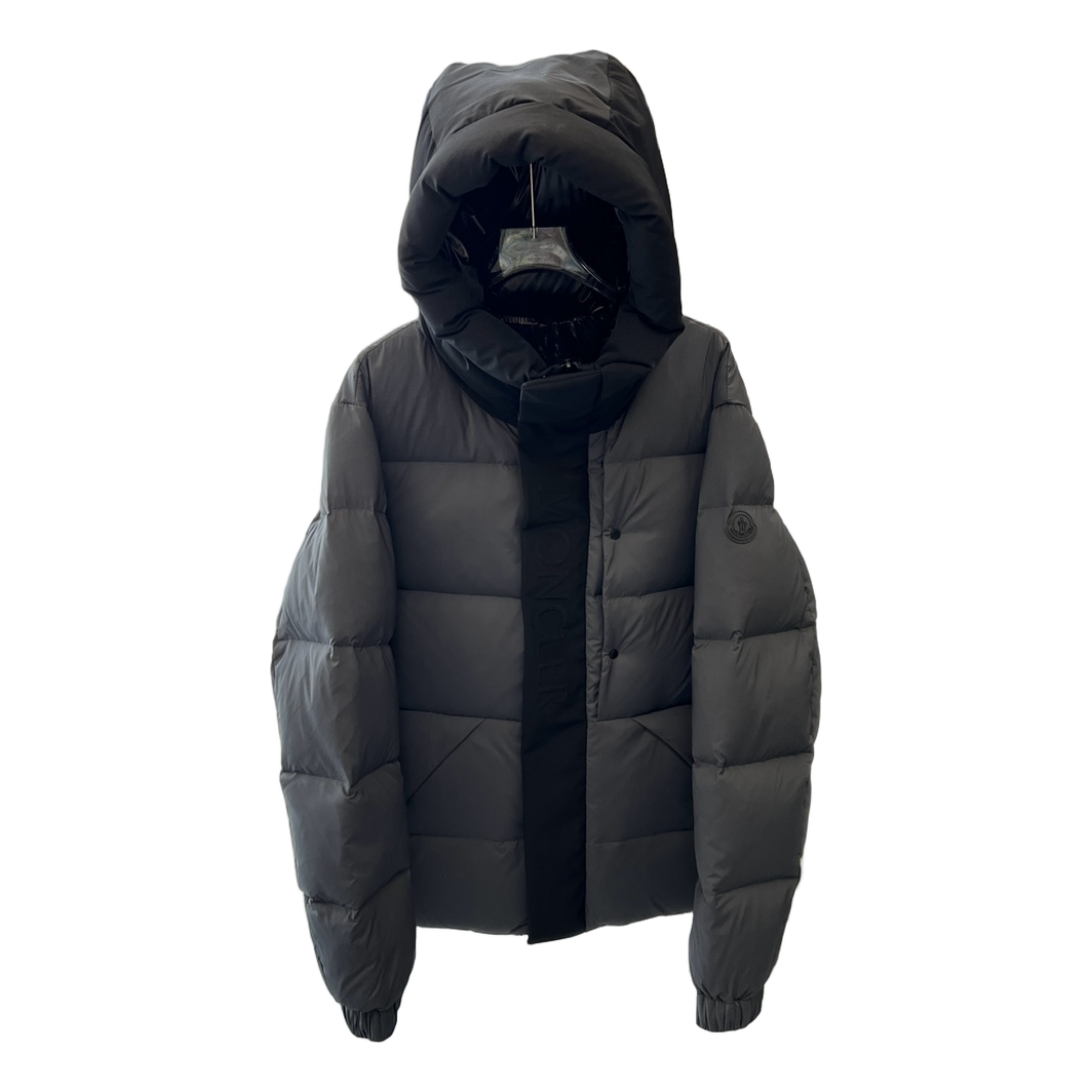 Moncler Contrast-Hood Colour-Block Puffer Jacket – Graphic Color Block Contrast Hood Premium Down