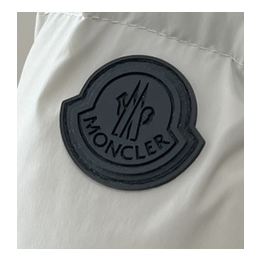 Moncler Contrast-Hood Colour-Block Puffer Jacket – Contrast Hood Color Block Premium Down