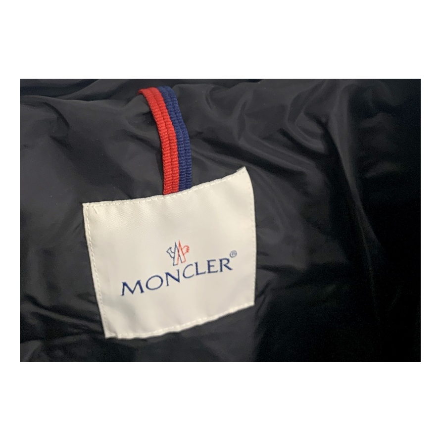 Moncler Cinched-Waist Fur-Trim Hooded Puffer Jacket – Black Cinched Waist Fur Trim Hood