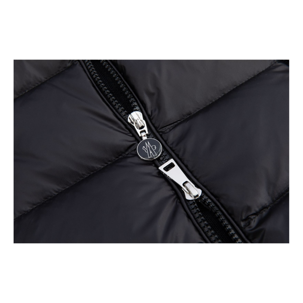 Moncler Gles Fitted Hooded Puffer Jacket – Body-Fit Premium Down