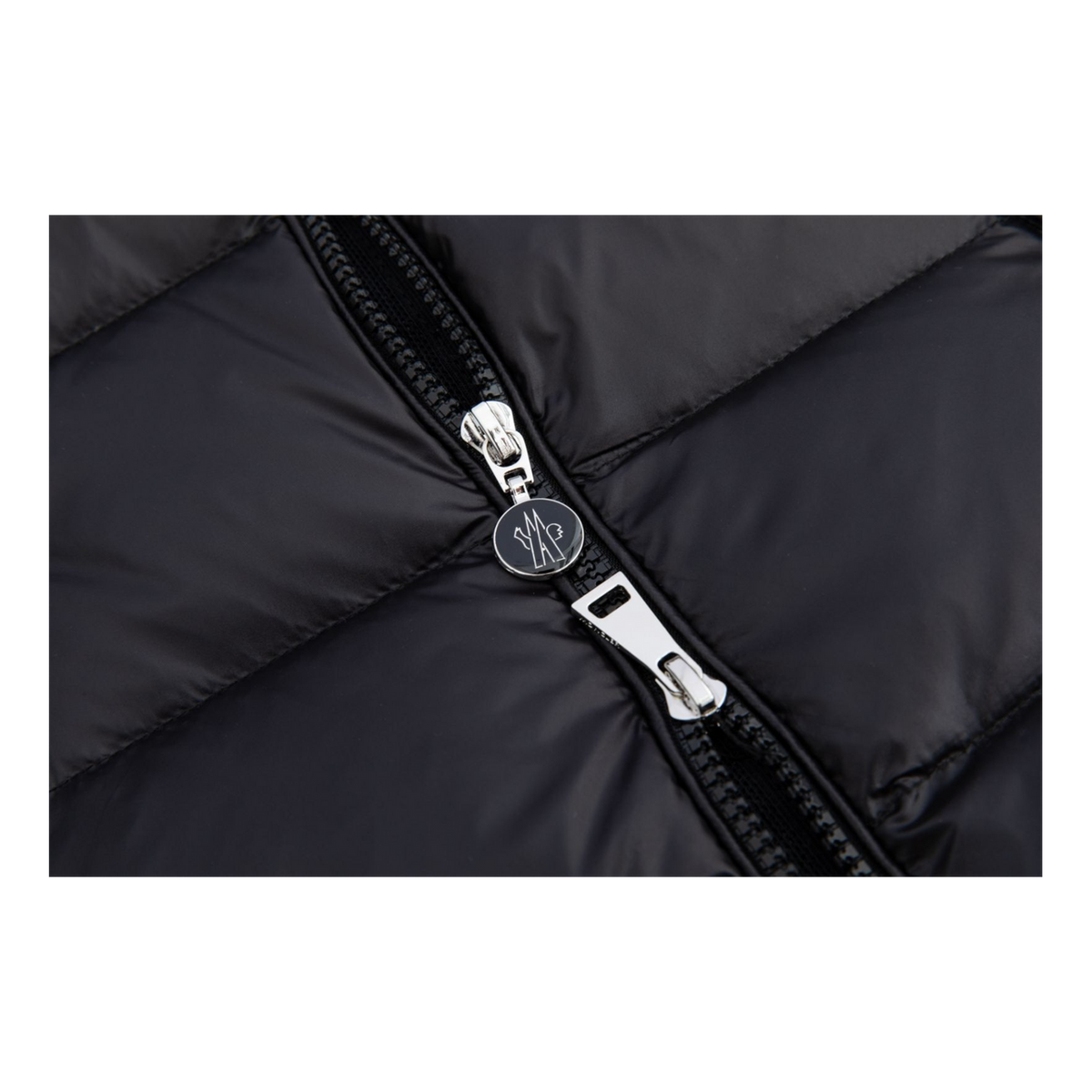 Moncler Gles Fitted Hooded Puffer Jacket – Body-Fit Premium Down